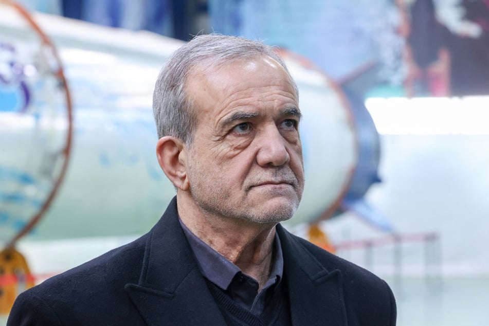 Irans Präsident Masoud Pezeshkian (71) will die im Juni beschädigten Atomanlagen wieder aufbauen.