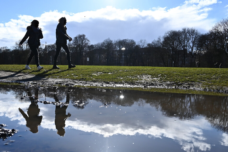 Die Menschen im Freistaat Bayern dürfen sich zu Beginn der neuen Woche auf viel Sonne und sehr angenehme Temperaturen freuen. (Symbolbild)