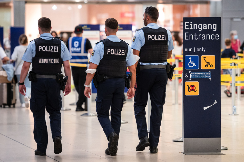Seit 26 Jahren gesuchter Mörder geht Bundespolizei am Kölner Flughafen ins Netz