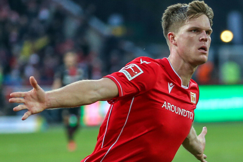 Marius Bülter jubelt nach seinem Treffer gegen Bayer Leverkusen.
