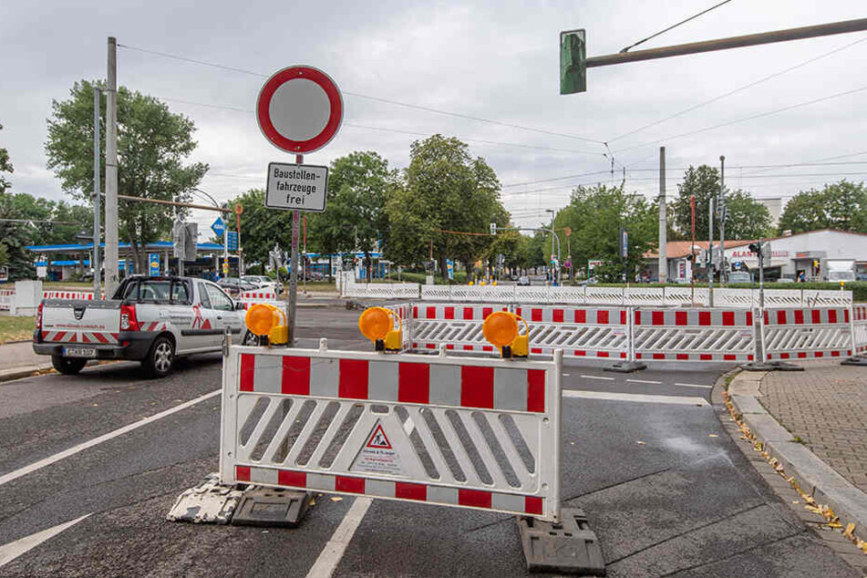 Doppelte gebaut wird auf der Annaberger Straße. Zwischen Erdmannsdorfer Straße und Rößlerstraße wird die Fahrbahn erneuert (bis 16. August). Vollsperrung herrscht zwischen Klaffenbacher Straße und Alte Harth (bis 30. August).
