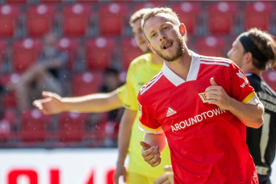 Berlins Cedric Teuchert jubelt nach seinem Treffer zum 2:0.