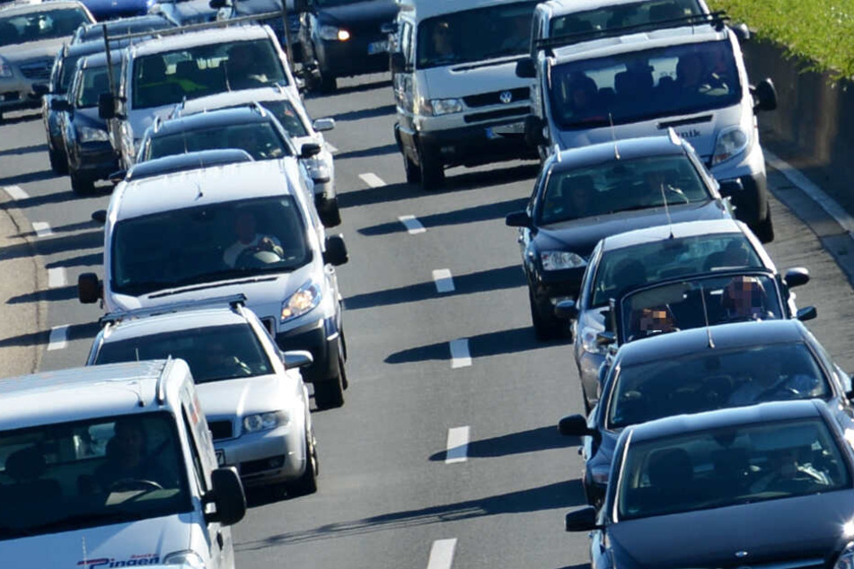 Es bildete sich ein mehrere Kilometer langer Stau auf der A5 (Symbolbild).