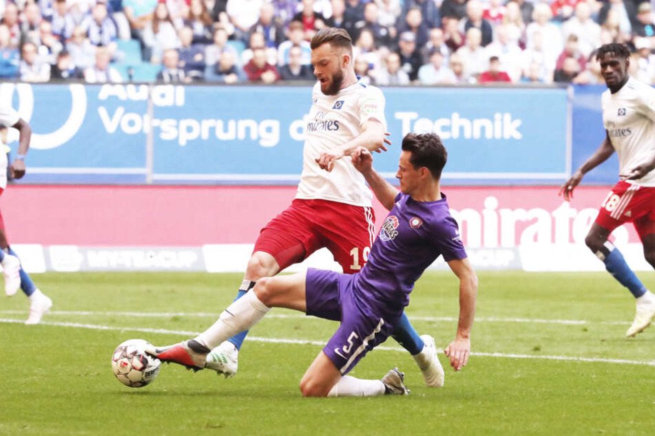 Clemens Fandrich (r.) freut sich auf die kommende Saison. Er wird erneut auf HSV-Stürmer Manuel Wintzheimer treffen.
