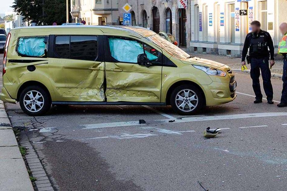 Der Daihatsu krachte dem Ford in die Seite.