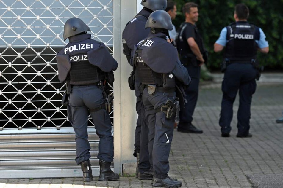 Zahlreiche Wohnungen wurden von der Polizei durchsucht. (Symbolbild)