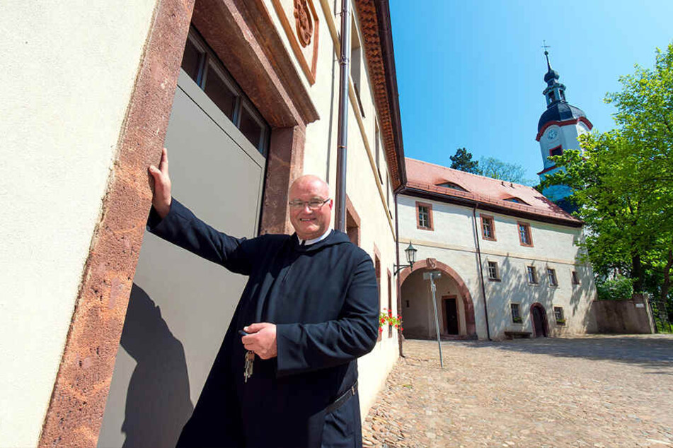 Die Ferienwohnungen befinden sich im Torhaus. Von dort haben Gäste einen herrlichen Blick in den Schlosspark, so Pater Maurus Kraß (58).