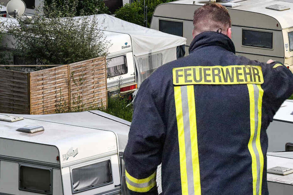 Die Feuerwehr fand nach den Löscharbeiten eine Leiche. (Symbolbild)