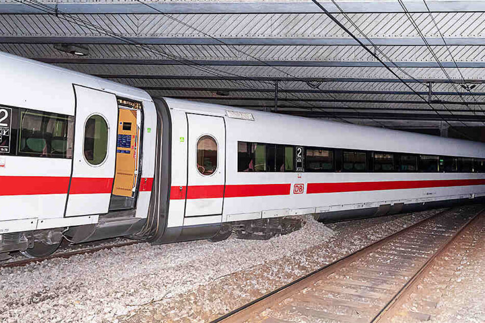 Der aus Berlin kommende ICE ist kurz vor dem Bahnhof Basel SBB, als plötzlich der Triebkopf und ein Waggon entgleisen. Erst im November 2017 gab es einen Unfall mit einem deutschen Zug in der Schweizer Stadt.