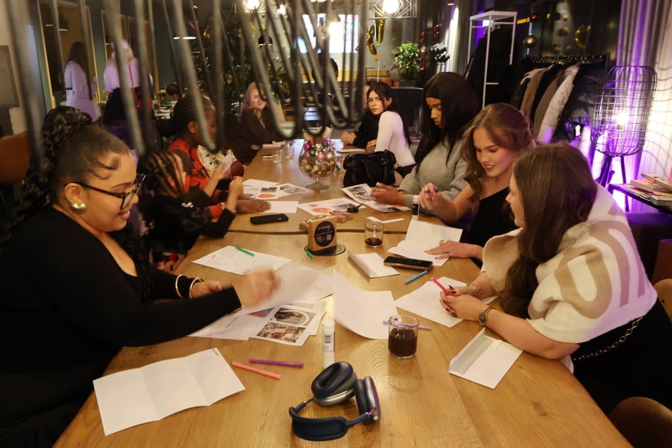 Ganz nach dem Motto "Motivation und Manifestation" durften die Influencerinnen einen Brief an sich selbst schreiben.