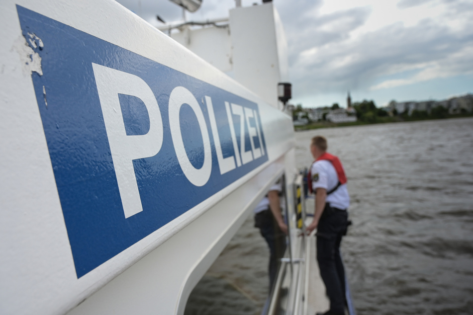 Grausiger Fund im Rhein: Polizei zieht Männer-Leiche aus dem Wasser!