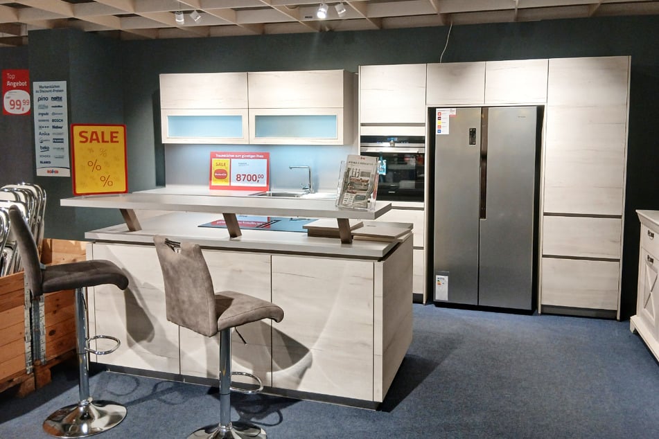 Wegen Schließung sind bei ROLLER hunderte Möbel stark reduziert