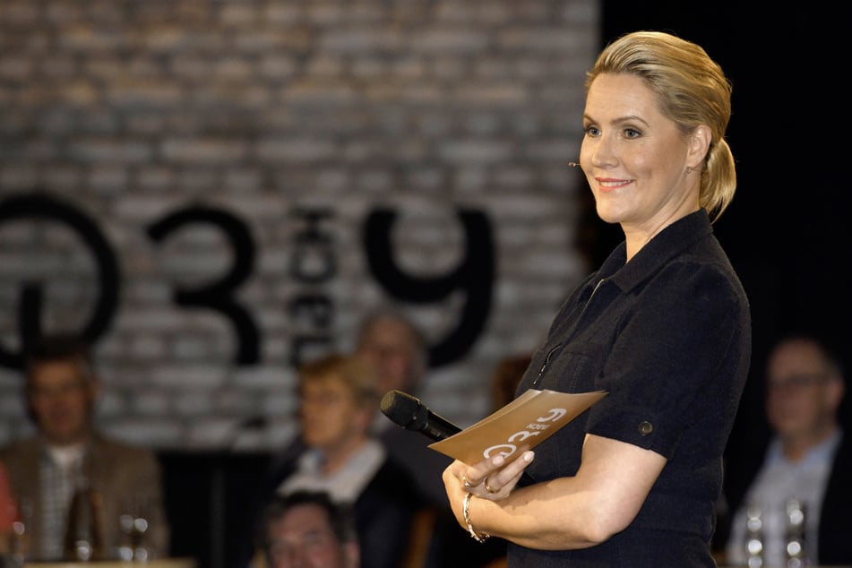 Moderatorin Judith Rakers (50) erzählte bei "3nach9" von einer peinlichen Begegnung mit dem Sänger Bosse (46).