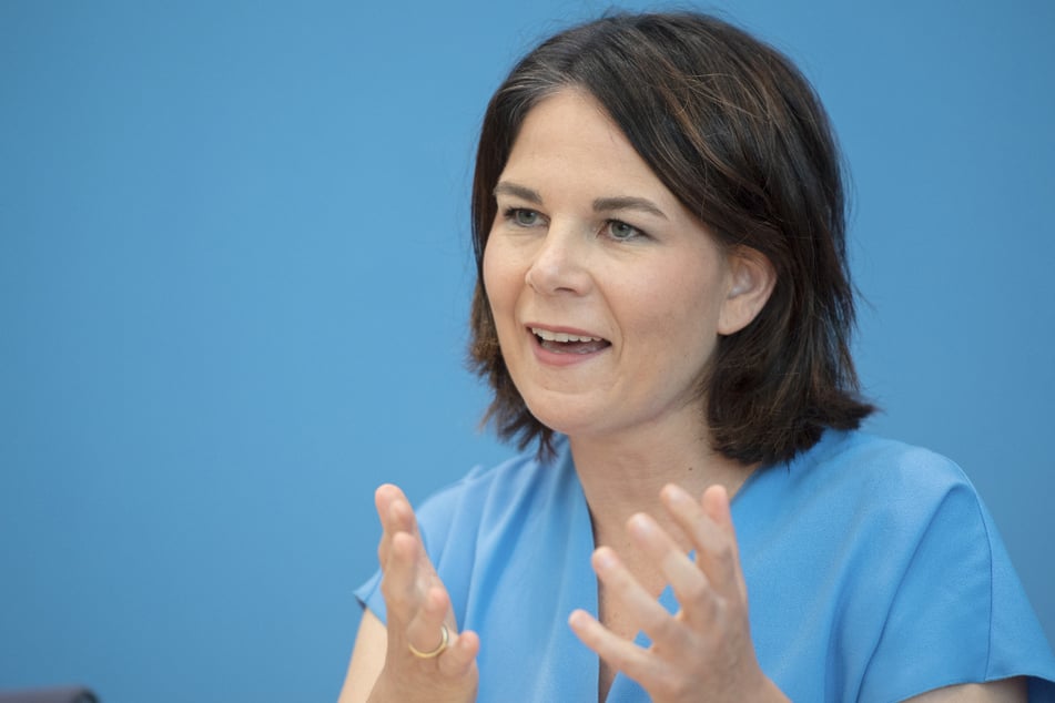 Annalena Baerbock (40, Bündnis 90/Die Grünen), Parteivorsitzende und Kanzlerkandidatin, geriet wegen eines Plagiatvorwurfes in die Kritik.