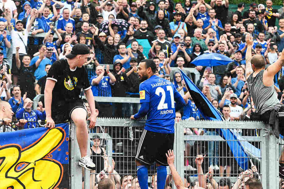 Gillian Jurcher war beim 3:2-Pokalsieg gegen den SSV Jahn Regensburg der Held des Tages. Ihn konnte Saarbrücken trotz Angeboten von Zweit-und Drittligisten halten.