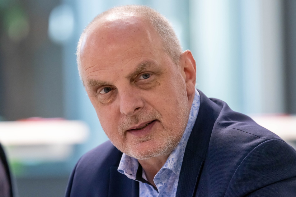 Detlef Müller (58, SPD) kündigte neue Fernzüge nach Chemnitz an.