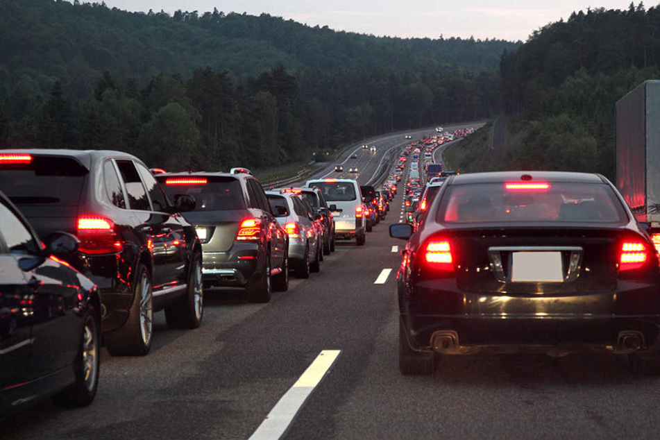Bis 7 Uhr herrschte auf der A2 Stillstand. (Symbolbild)