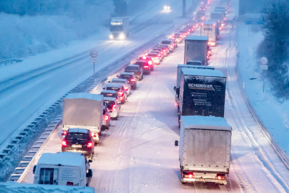 Auf der Autobahn 72 gab es aufgrund des schlechten Wetters teils erhebliche Verkehrsbehinderungen.