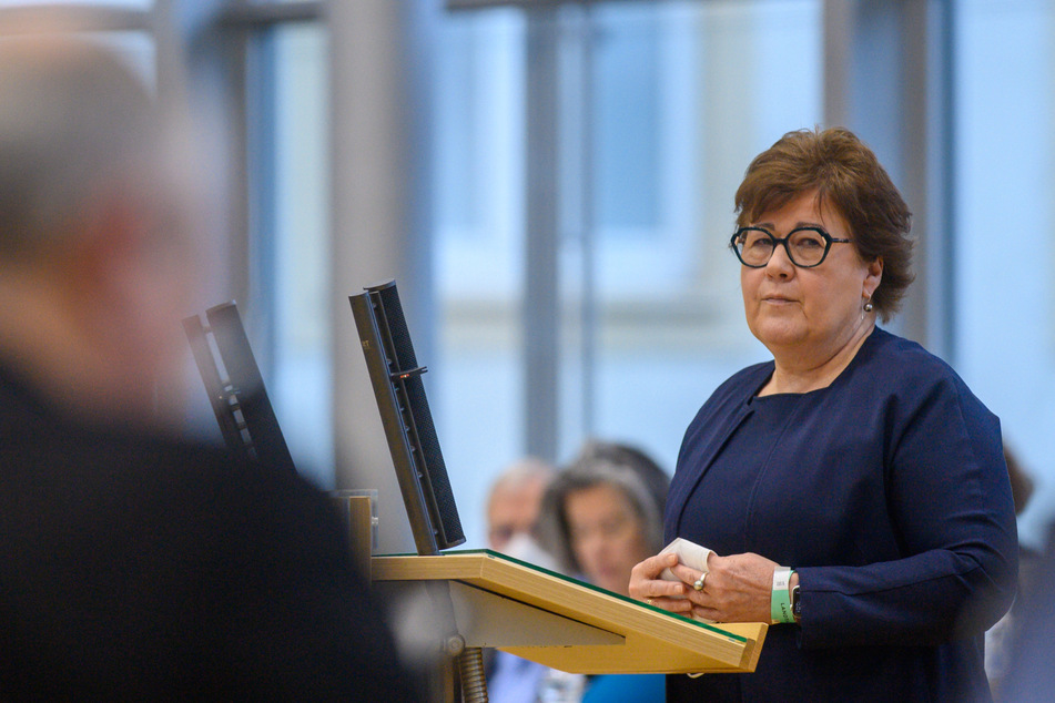 Gleichstellungsministerin Petra Grimm-Benne (60, SPD) teilte mit, das mehr in das Hilfesystem investiert wird.