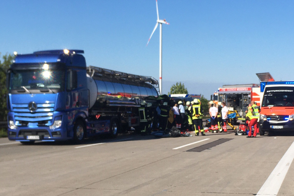 Transporter rammt Dünger-Laster: Vollsperrung auf der A9