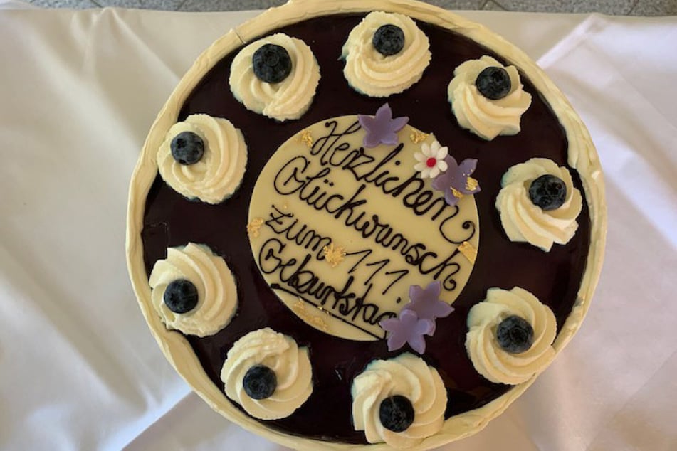 Zum Geburtstag wurde für Ilse Neumann extra eine Torte angefertigt.