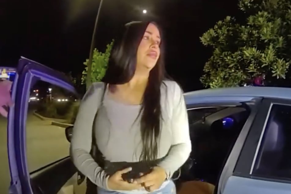 ... doch als sie aus ihrem Auto aussteigen musste, ahnte sie, dass der Abend nicht gut enden würde.