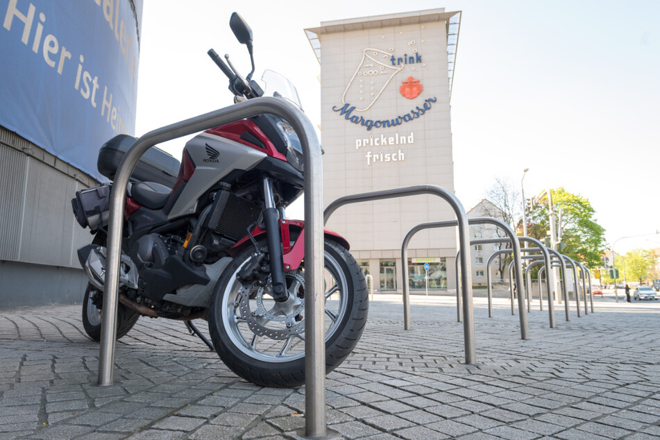 Biker, die nicht auf der Straße parken, müssen auf ein gnädiges Ordnungsamt hoffen.