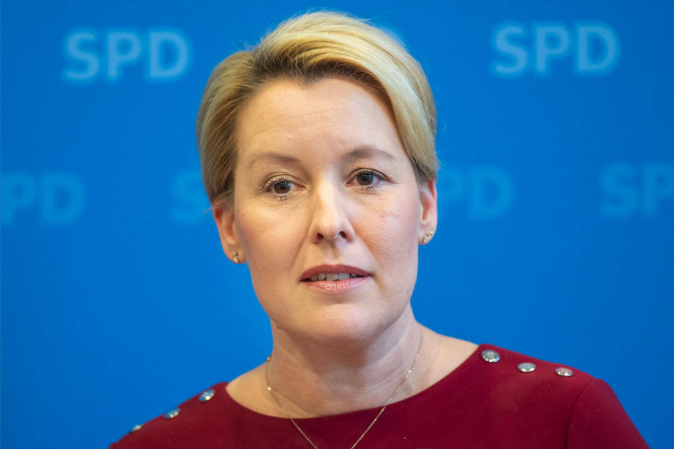 Die Berliner SPD-Chefin Franziska Giffey (43) will Geimpfte und Genesene nicht weiter einschränken und hält stattdessen eine bundesweite 2G-Regel für sinnvoll.