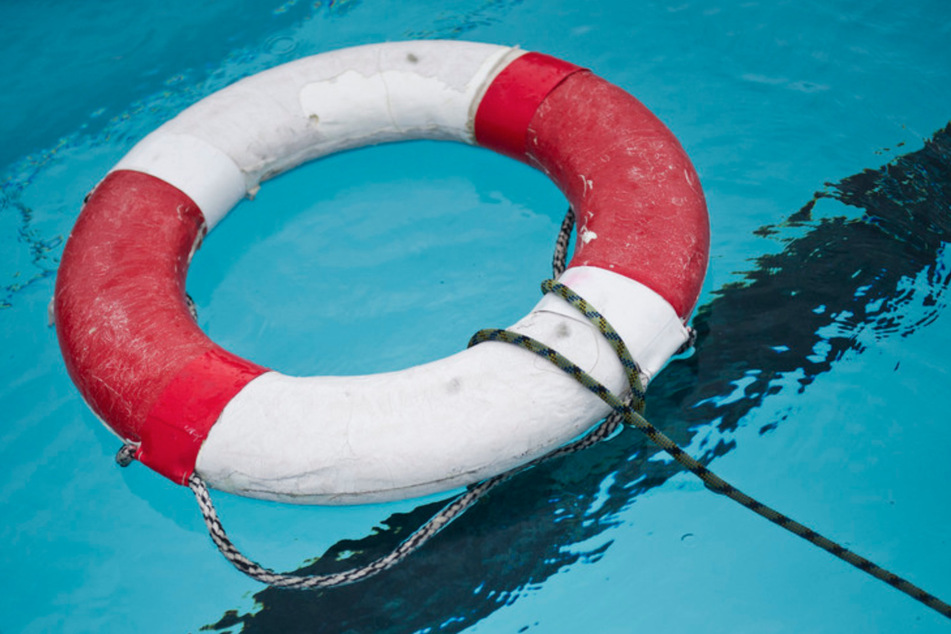 Thüringens Freibäder bereiten sich auf die Freibadsaison vor. Doch aktuell ist ungewiss, ob dieses Jahr überhaupt jemand baden kann (Symbolbild).