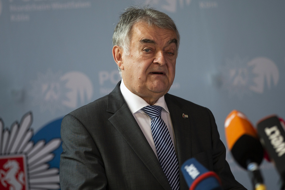 Das Haus des Innenministers Herbert Reul (69, CDU) ist mit Überwachungskameras ausgestattet. Die Bilder werden aktuell ausgewertet.