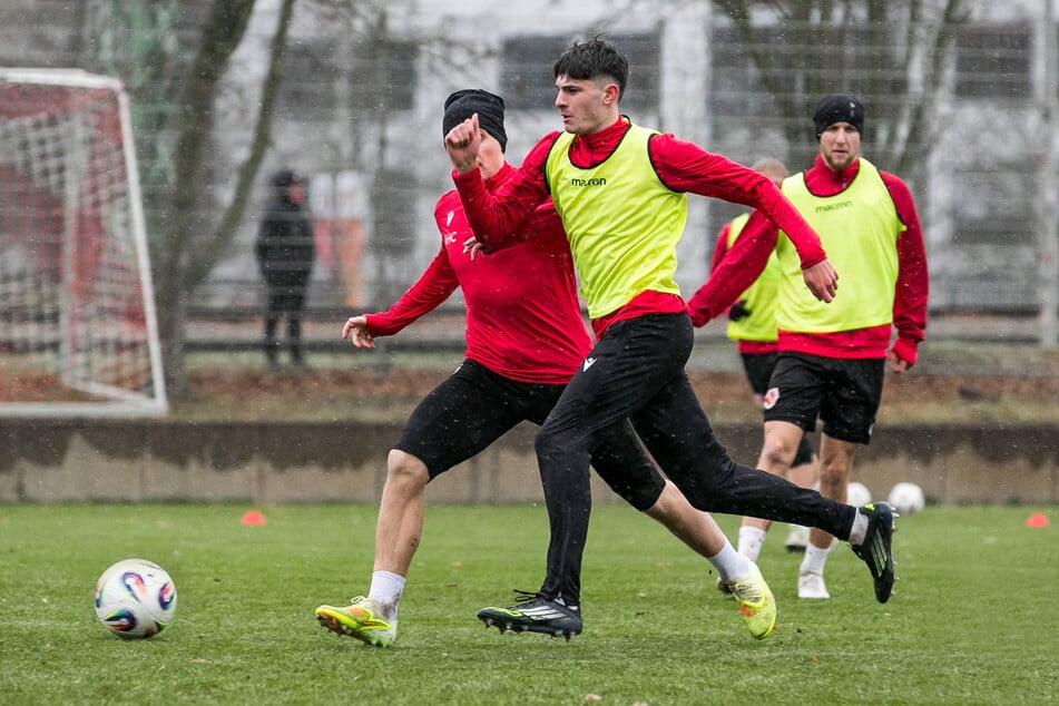 Winterzugang Gianluca Pelzer (19) konnte sich die ersten Wochen in Cottbus zeigen. Zwecks Spielpraxis wird jetzt eine Leihe forciert.