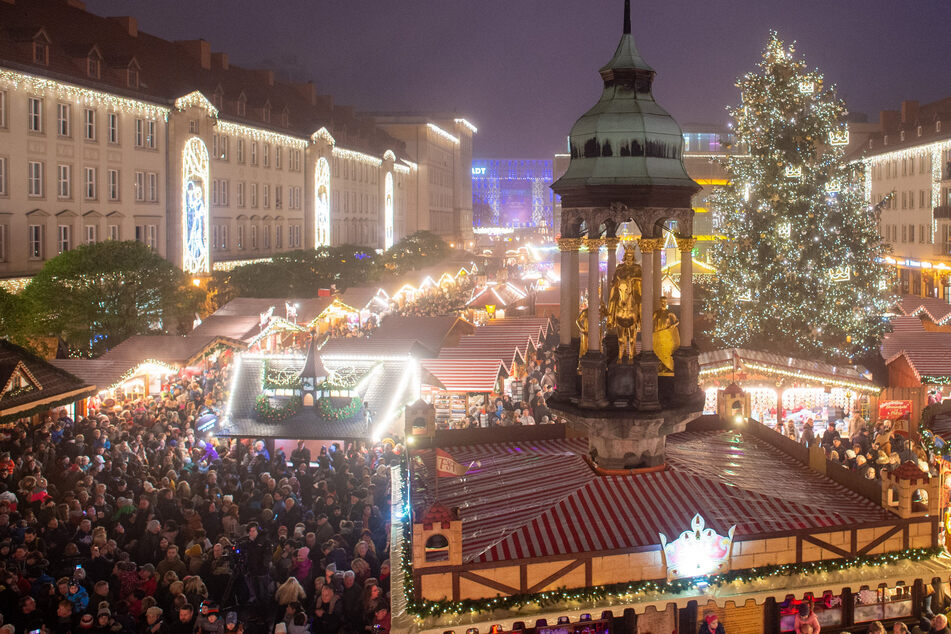 Besucher brauchen auf dem Magdeburger Weihnachtsmarkt keine Änderungen befürchten. (Archivbild)