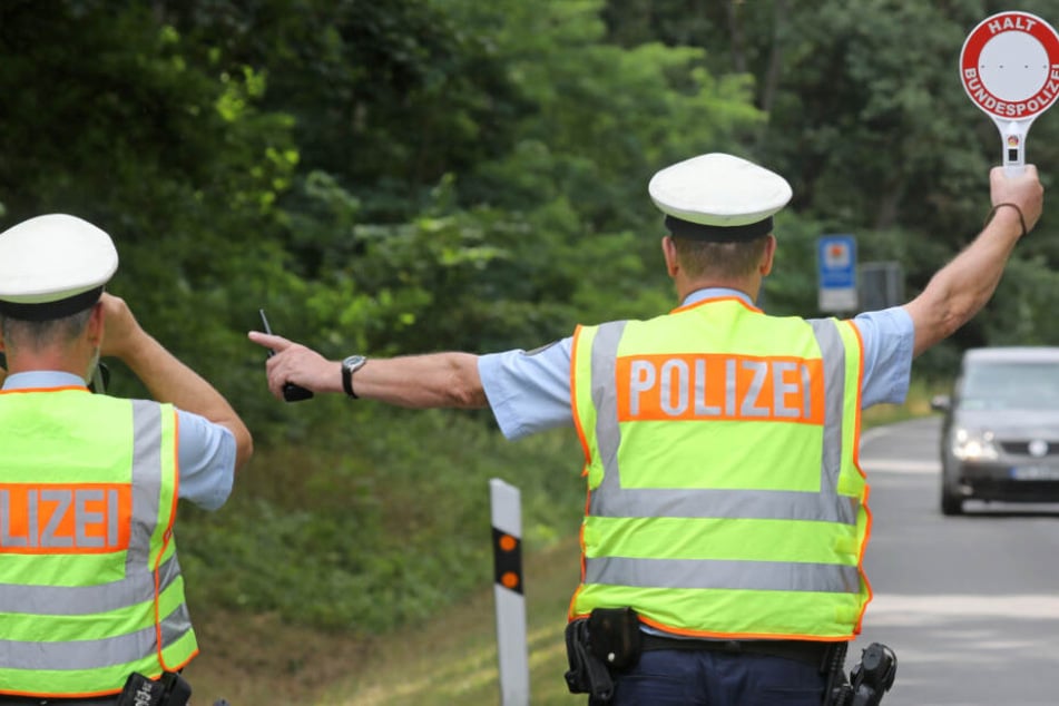 Die Polizei fand heftige Details über den Fahrer heraus. (Symbolbild)
