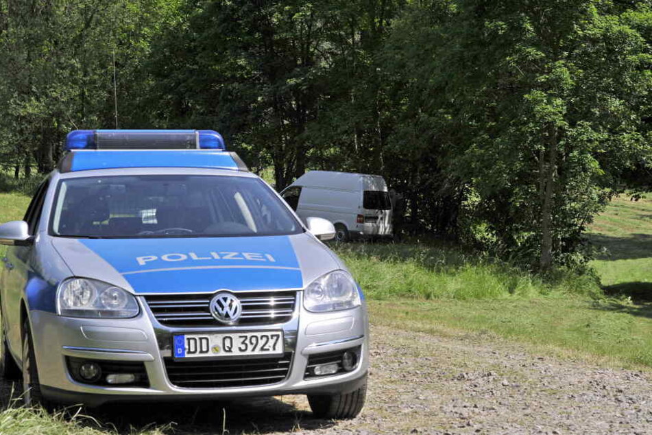 Polizei und Kriminaltechnik am Fundort der Babyleiche im Wilkau-Haßlauer Ortsteil Culitzsch.