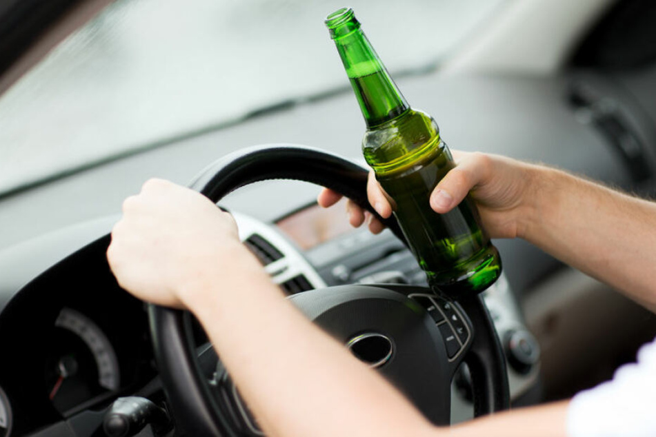 Der Mann hatte ordentlich getrunken, bevor er sich ein Auto geschnappt hatte. (Symbolbild)