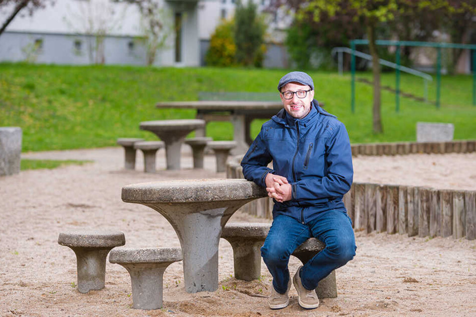 Mathias Körner (39) hat ein Denkmalschutzkonzept für Gorbitz erarbeitet, dessen Umsetzung jetzt
geprüft wird. Mit dabei sind auch diese „Trichtermöbel“.