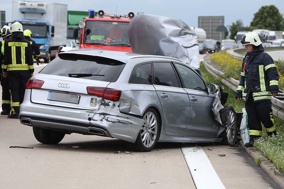 Der Audi schleuderte in die Mittelleitplanke.
