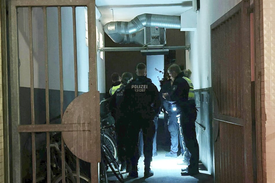 In Hamburg wurde am Samstagabend in einem Mehrfamilienhaus eingebrochen.