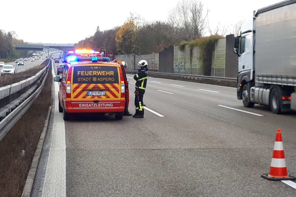 Der linke Fahrstreifen wurde gesperrt, es entstand ein Stau von vier Kilometern Länge.