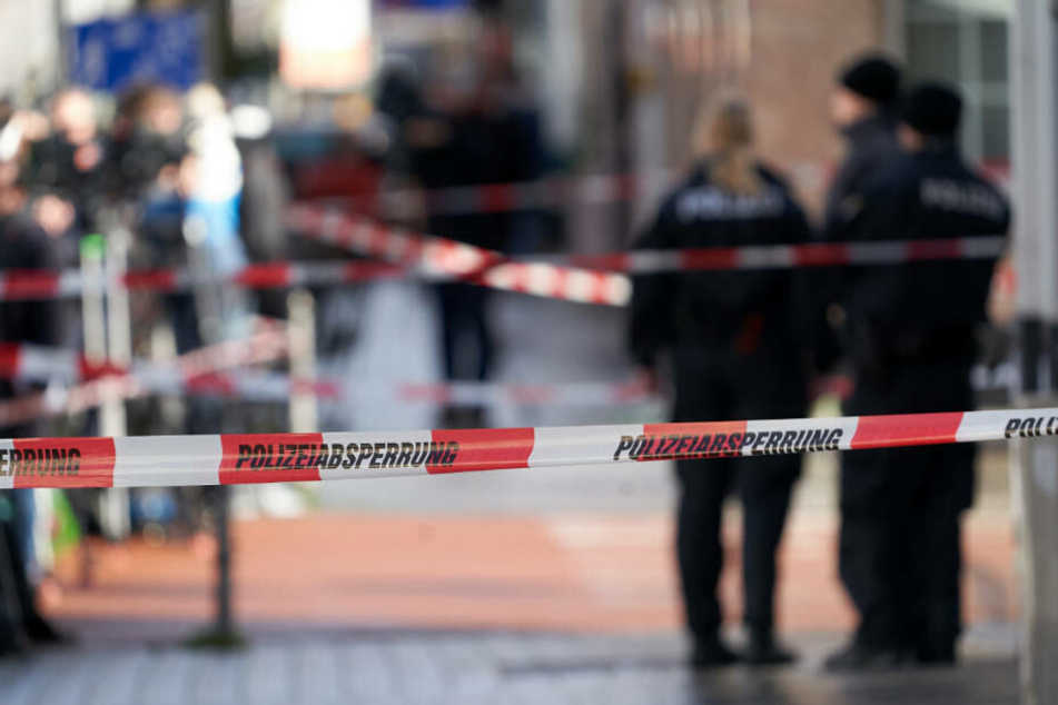 Polizeiabsperrungen sind am am Heumarkt zu sehen, wo neun Menschen ums Leben gekommen waren.