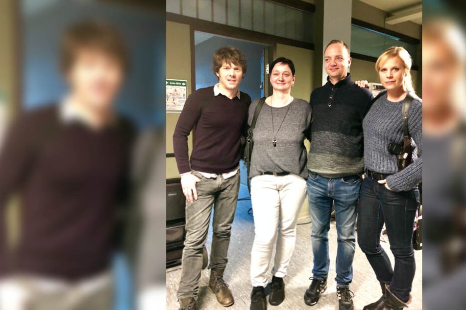 Ein Foto zur Erinnerung: Uta und Andreas Lauer mit Steffen Schröder und Melanie Marschke am Set von "Soko Leipzig".