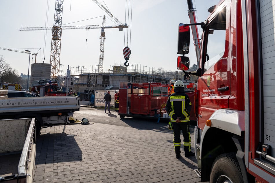 Auf dieser Baustelle im nordhessischen Guxhagen (Schwalm-Eder-Kreis) kam es am Samstagmorgen zu einem tragischen Arbeitsunfall mit einem Toten.