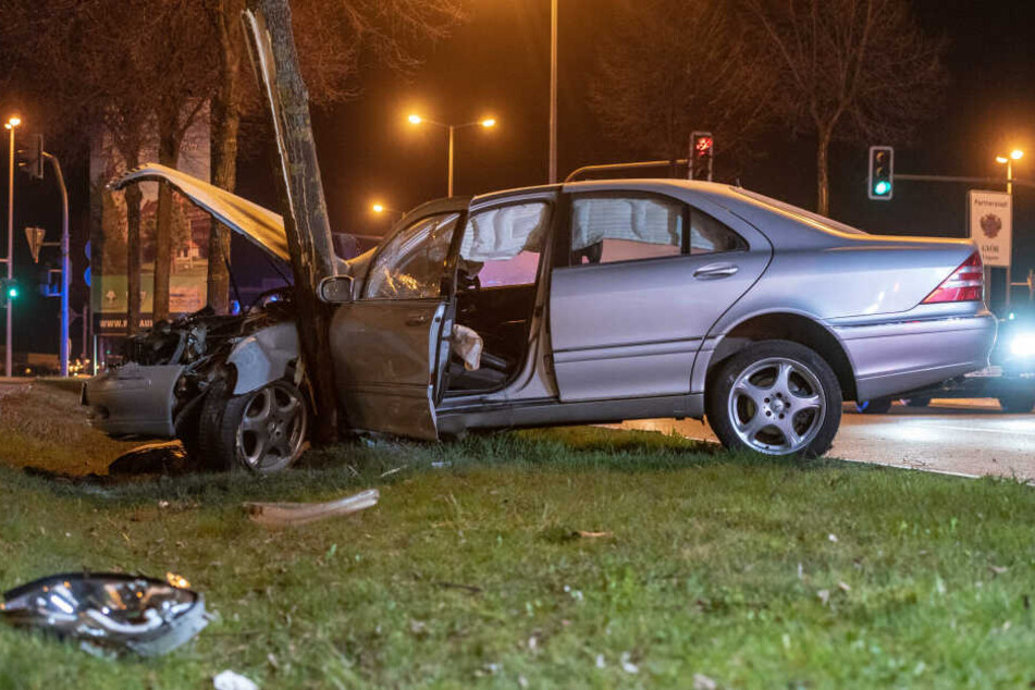 Der Wagen war frische gekauft und ist nun ein Schrotthaufen.