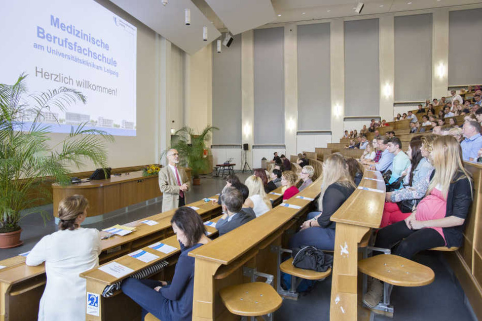 180 Jugendliche starten Ausbildung am Uniklinikum