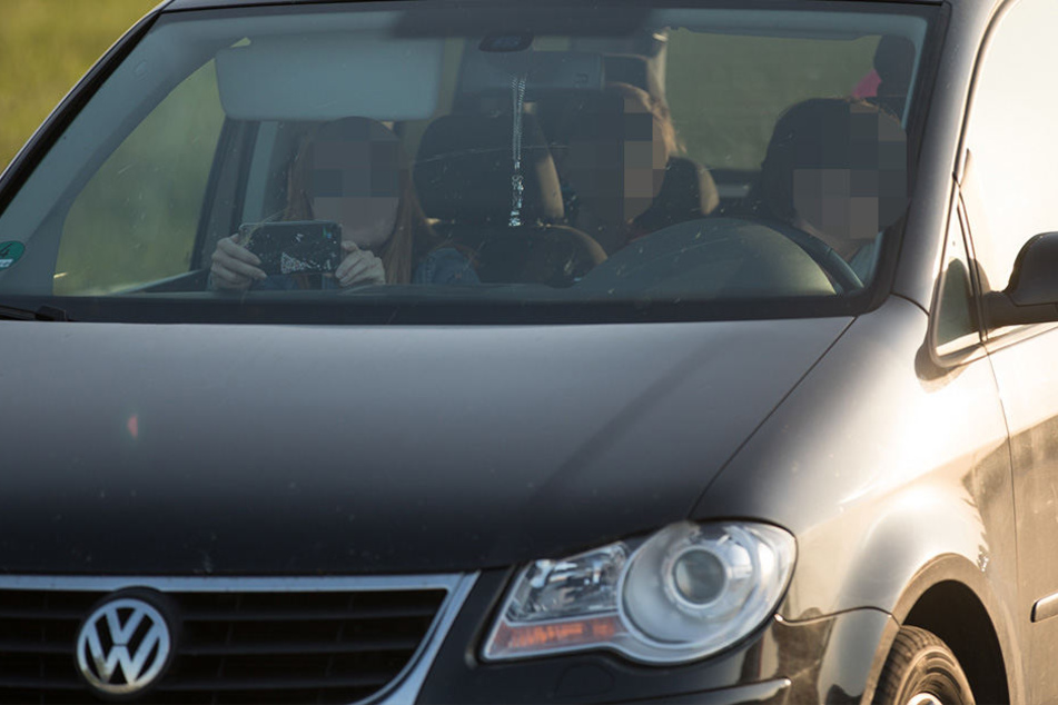 Gaffer behinderten den Verkehr, als eine Spur wieder freigegeben wurde.