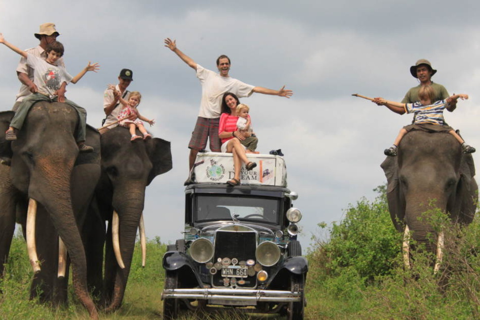In Sumatra, Indonesien, wurde auf Elefanten geritten.