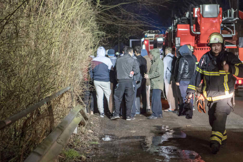 40 Männer mussten in der Nacht aus einem Wohnhaus gebracht werden.