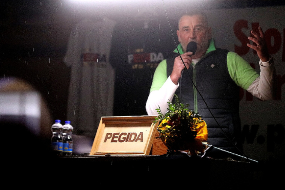Nach geplatztem Jahrestag: Auftakt der Pegida-Feierwoche schon nach einer Stunde vorbei!