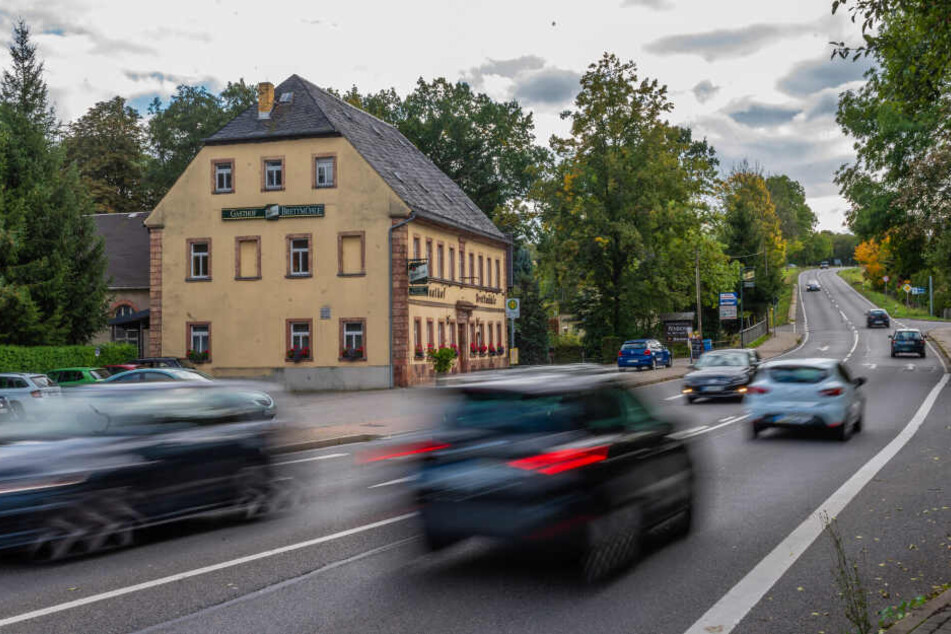 Der Verkehr rauscht Tag und Nacht über die B 169 - und sorgt für Lärm.Foto: Kristin Schmidt