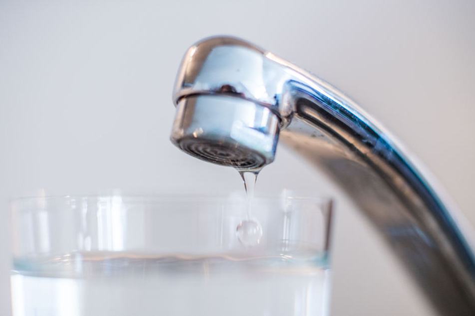 Bis zum Sonntagnachmittag gibt es in den Bereichen Friedensdorf, Wallendorf, Zöschen und Günthersdorf kein Trinkwasser aus der Leitung.